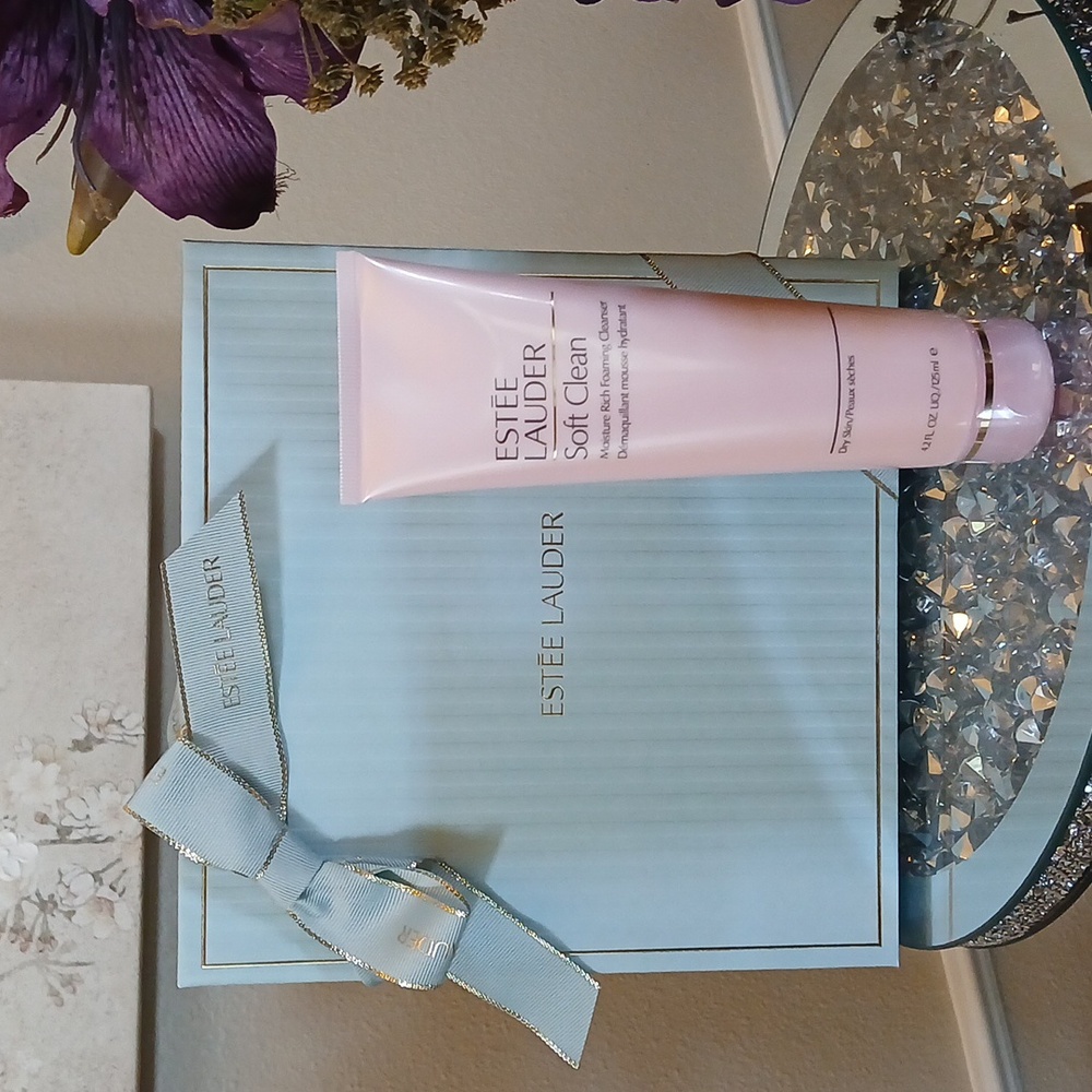 New Estée Lauder Full Size Soft Clean Foaming Cleanser - Picture 7 of 17